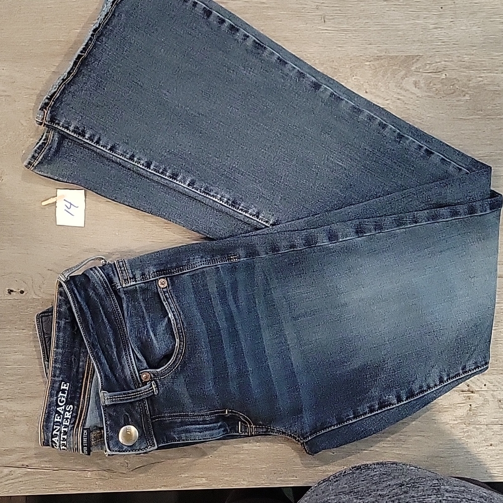 Women American eagle outfitters jeans size 4 regular